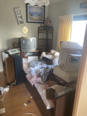 寝室ビフォー